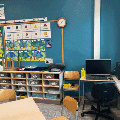 Nehring-Grundschule Neubau Klassenraum Computertisch