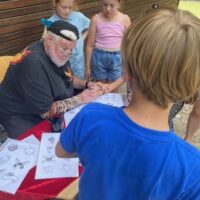 Schools out Party Tattoo-Stand