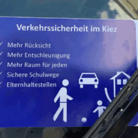 Zu Fuss zur Schule Verkehrssicherheit
